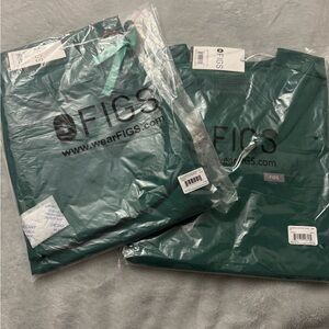 WearFigs Green Scrub Set Brand New
